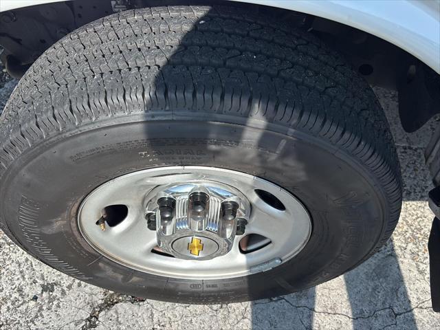 2025 Chevrolet Express Passenger RWD 3500 Extended Wheelbase LT
