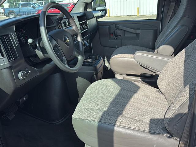 2025 Chevrolet Express Passenger RWD 3500 Extended Wheelbase LT