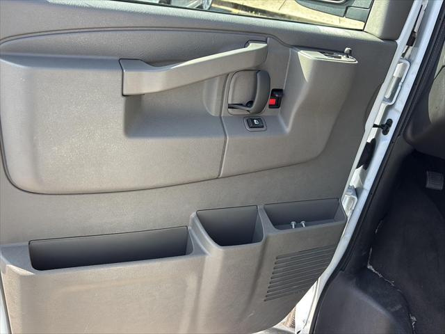 2025 Chevrolet Express Passenger RWD 3500 Extended Wheelbase LT