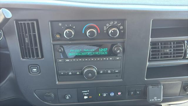 2025 Chevrolet Express Passenger RWD 3500 Extended Wheelbase LT