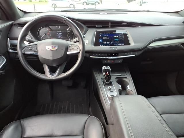 2022 Cadillac XT4 AWD Premium Luxury
