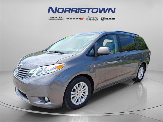 2013 Toyota Sienna XLE V6 8 Passenger