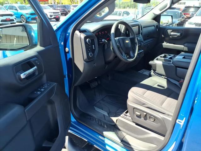 2023 Chevrolet Silverado 1500 4WD Crew Cab Short Bed Custom