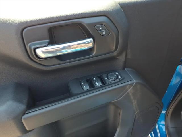 2023 Chevrolet Silverado 1500 4WD Crew Cab Short Bed Custom