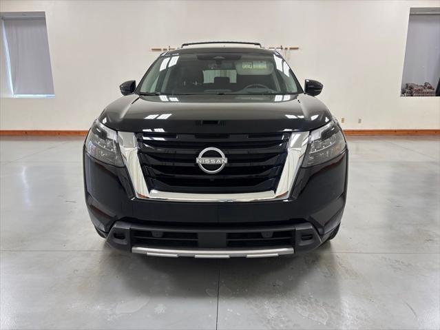 2025 Nissan Pathfinder Platinum FWD
