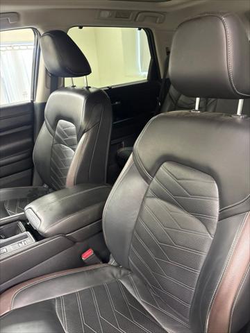 2025 Nissan Pathfinder Platinum FWD