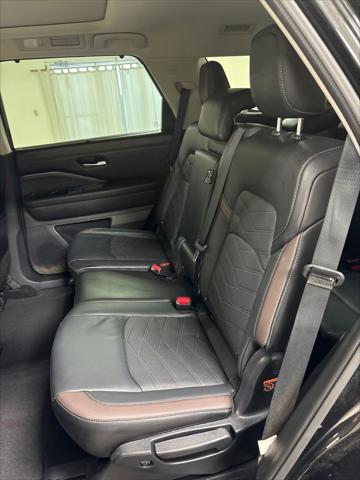 2025 Nissan Pathfinder Platinum FWD