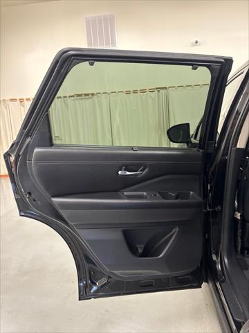 2025 Nissan Pathfinder Platinum FWD