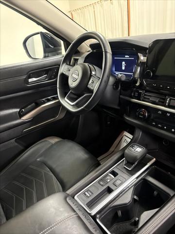 2025 Nissan Pathfinder Platinum FWD