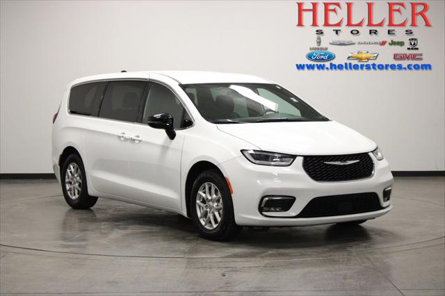 2025 Chrysler Pacifica Select for sale in Pontiac, IL