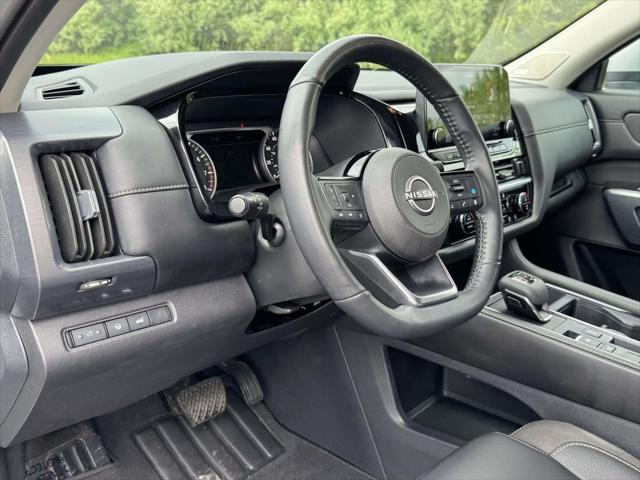 2025 Nissan Pathfinder SL FWD