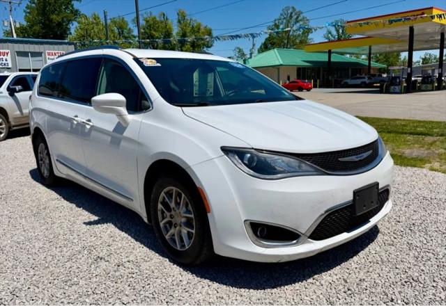 2020 Chrysler Pacifica Touring L for sale in Saint Albans, WV