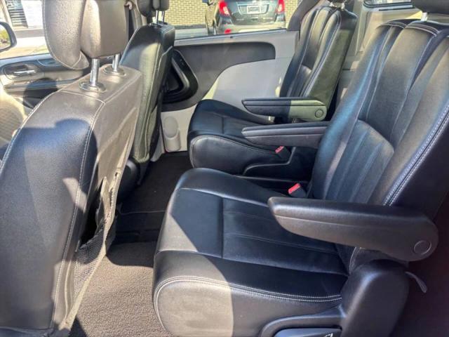 2014 Chrysler Town & Country Touring