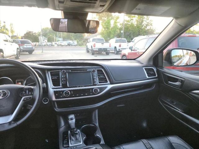 2017 Toyota Highlander SE