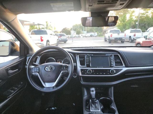 2017 Toyota Highlander SE