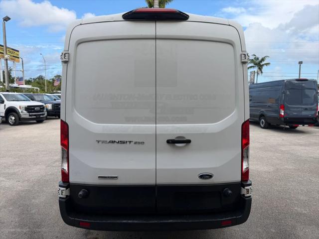 2018 Ford Transit Medium Roof w/Sliding Side Door w/LWB