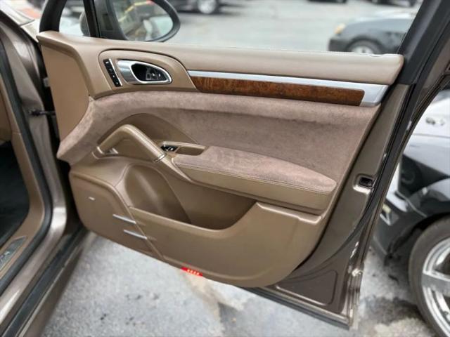 2014 Porsche Cayenne GTS