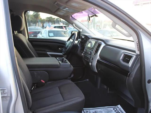 2017 Nissan Titan SV