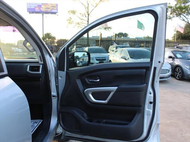 2017 Nissan Titan SV