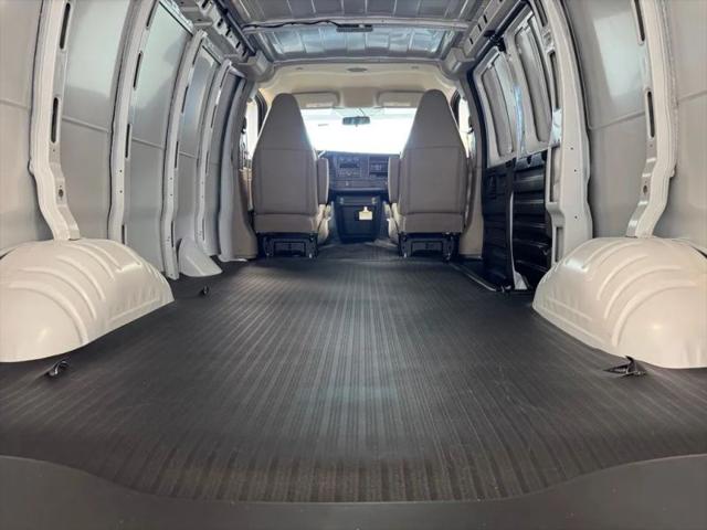 2026 GMC Savana Cargo 3500 Regular Wheelbase, Work Van, RWD