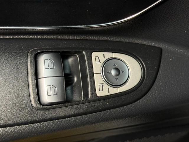 2016 Mercedes-Benz Metris Base
