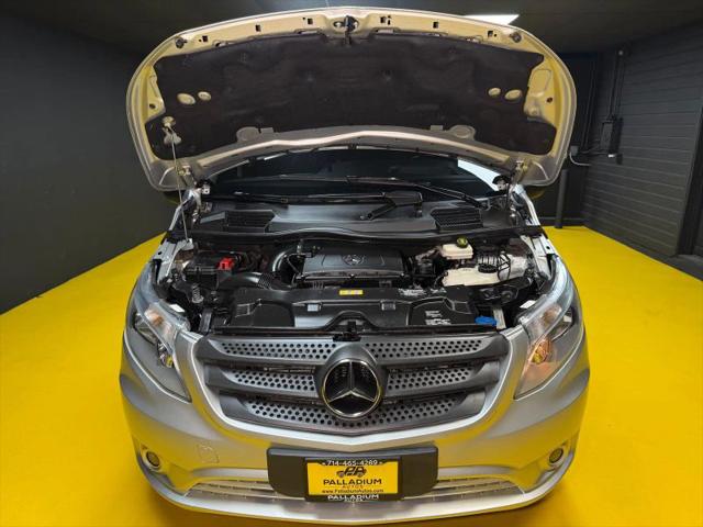 2016 Mercedes-Benz Metris Base