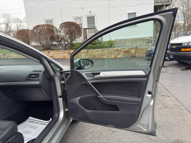 2015 Volkswagen Golf TDI S 4-Door
