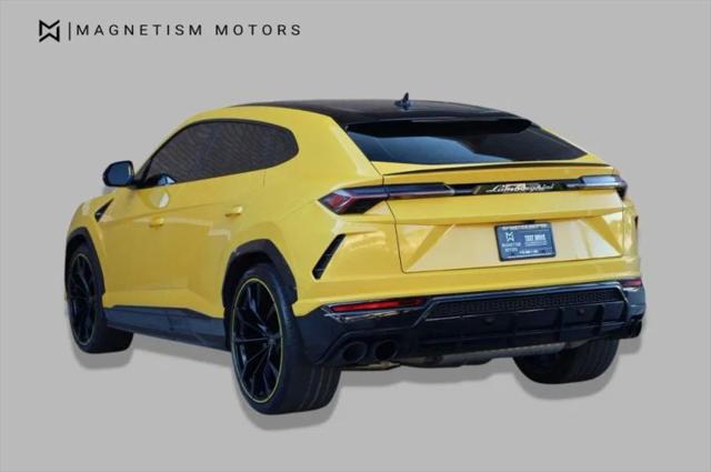 2021 Lamborghini Urus Pearl Capsule
