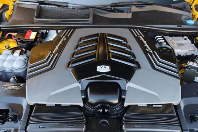 2021 Lamborghini Urus Pearl Capsule