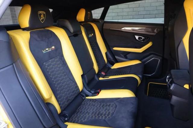 2021 Lamborghini Urus Pearl Capsule
