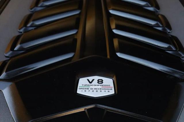 2021 Lamborghini Urus Pearl Capsule