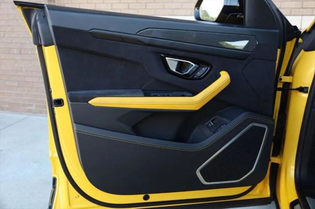 2021 Lamborghini Urus Pearl Capsule