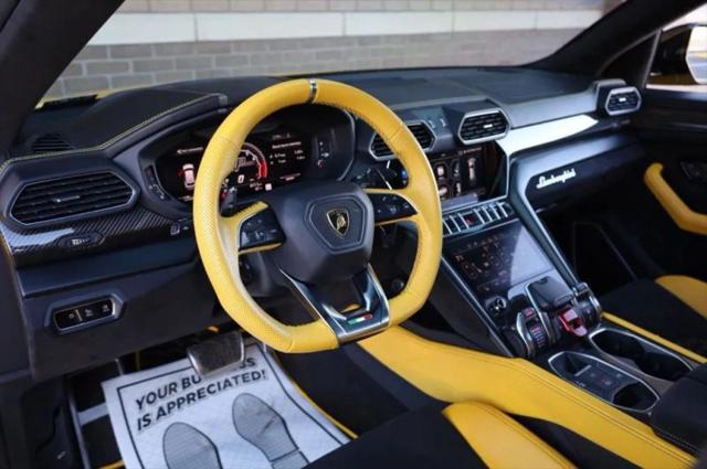2021 Lamborghini Urus Pearl Capsule