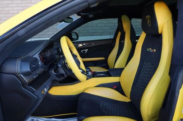 2021 Lamborghini Urus Pearl Capsule