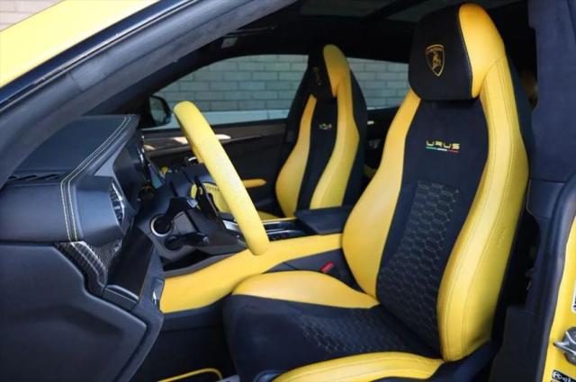 2021 Lamborghini Urus Pearl Capsule