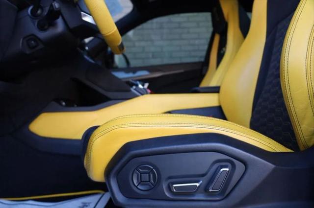 2021 Lamborghini Urus Pearl Capsule