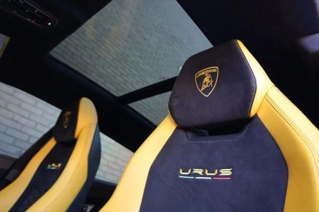 2021 Lamborghini Urus Pearl Capsule