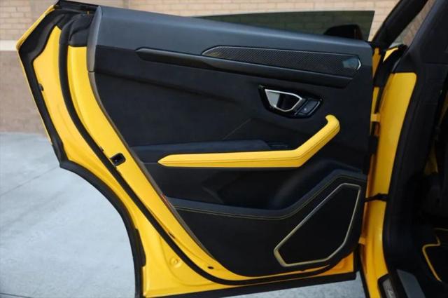 2021 Lamborghini Urus Pearl Capsule