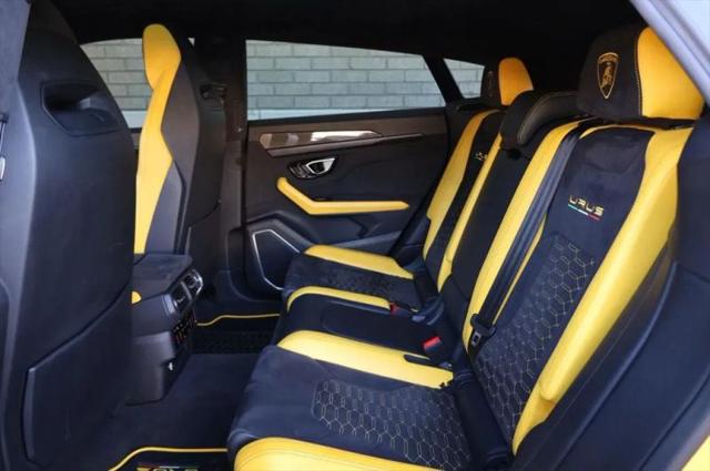2021 Lamborghini Urus Pearl Capsule