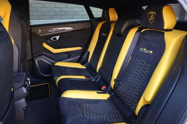 2021 Lamborghini Urus Pearl Capsule