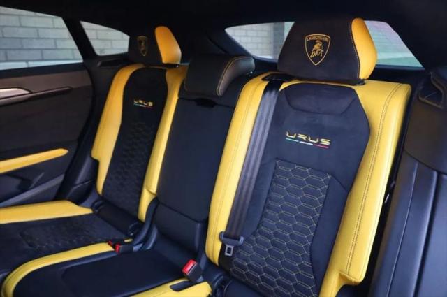 2021 Lamborghini Urus Pearl Capsule