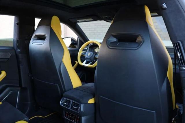 2021 Lamborghini Urus Pearl Capsule