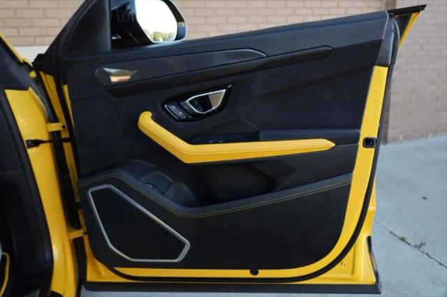 2021 Lamborghini Urus Pearl Capsule