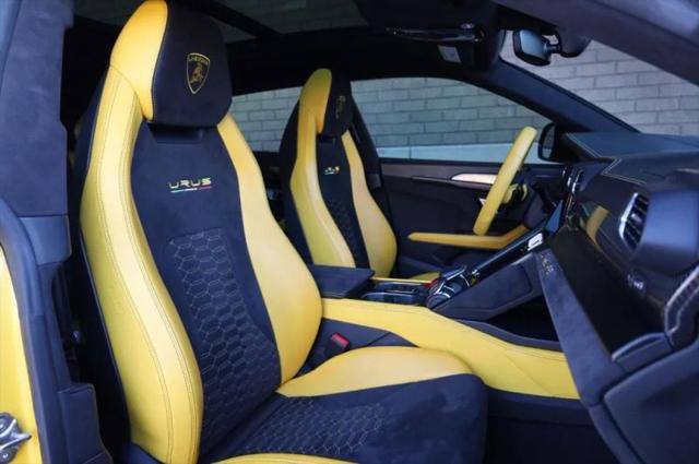 2021 Lamborghini Urus Pearl Capsule