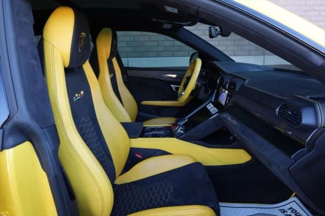 2021 Lamborghini Urus Pearl Capsule
