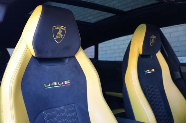 2021 Lamborghini Urus Pearl Capsule