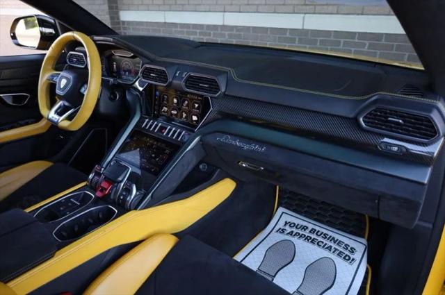 2021 Lamborghini Urus Pearl Capsule