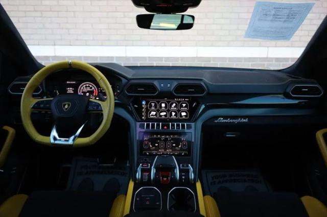 2021 Lamborghini Urus Pearl Capsule
