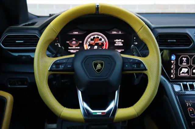 2021 Lamborghini Urus Pearl Capsule