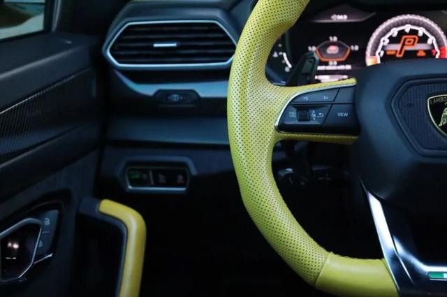 2021 Lamborghini Urus Pearl Capsule